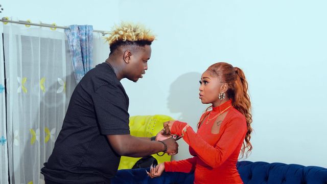 Interior scene from the Ndikuinuka music video